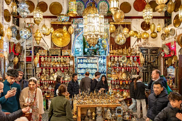 De Tánger a Marrakech en 5 días vía Chefchaouen, Fez y una excursión en camello por el Sahara.